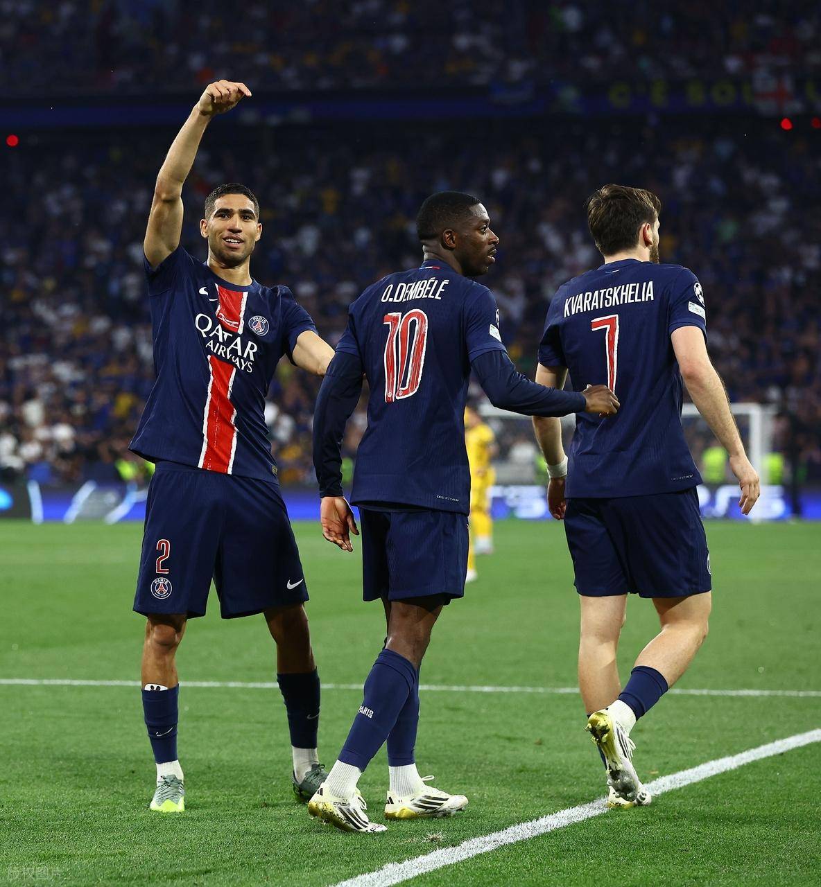 他暂停举行 他暂停举行