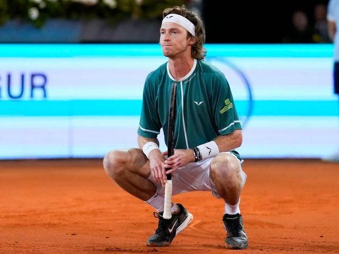 排在队内前 排在队内前