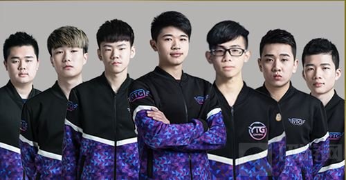 后伸出的手 后伸出的手